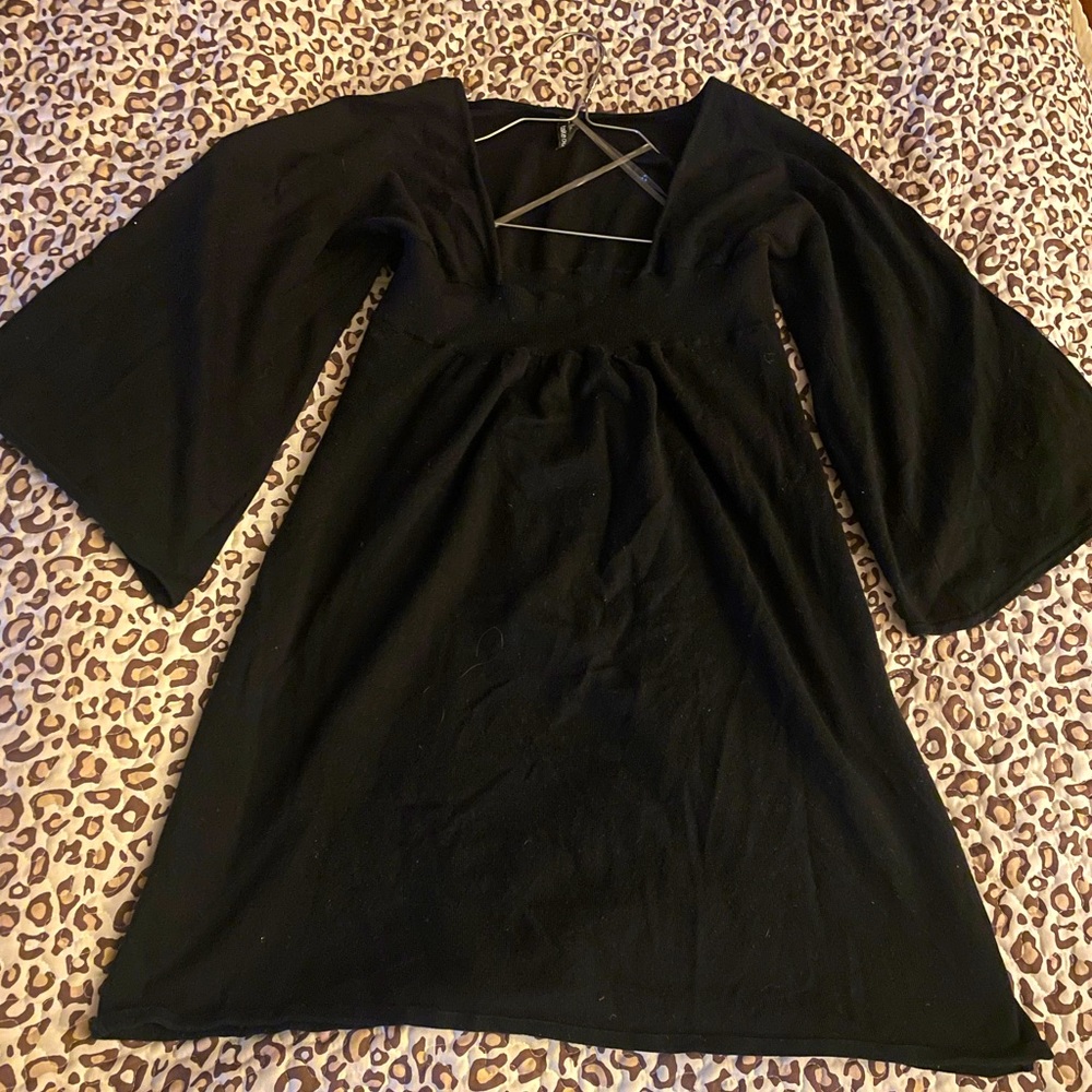 Black 3/4 Bell Sleeved Sweater